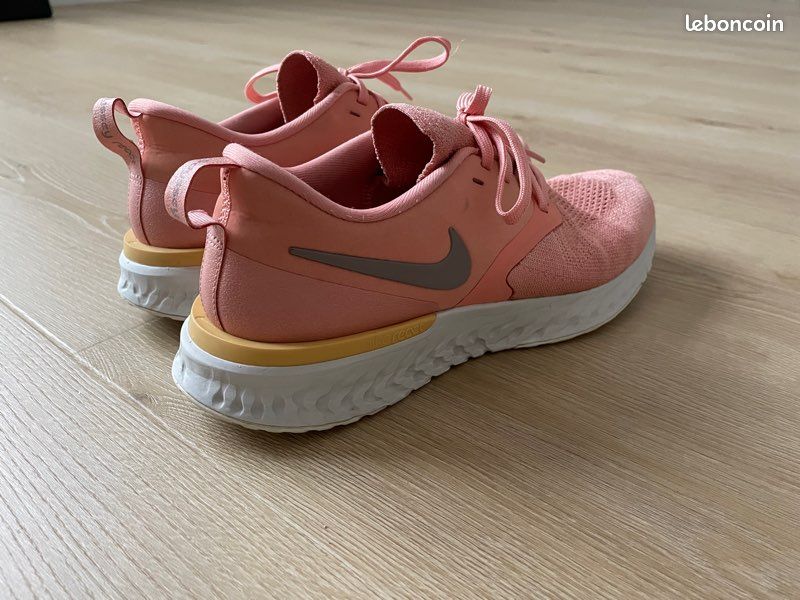 Running Shoe Nike Odyssey React Flyknit Dam Nike Odyssey React