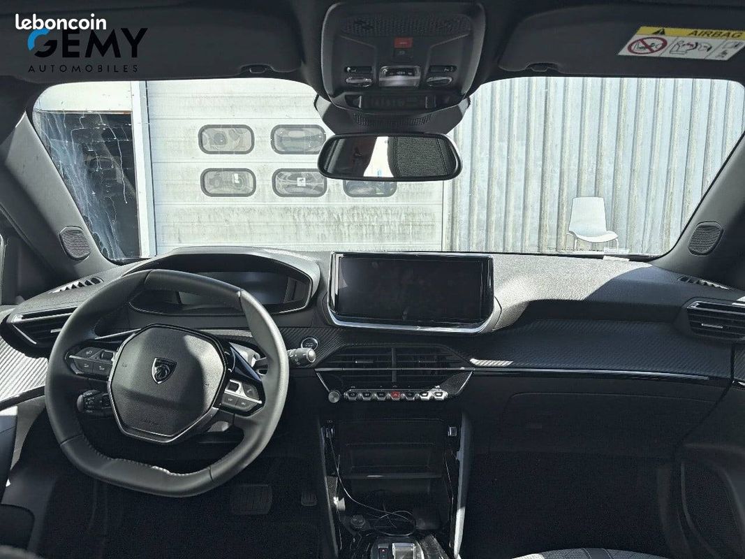 PEUGEOT 2008 Electrique 54 kWh 156 ch Allure (image 8)