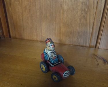 Ancienne voiture en tôle, à clé, clown Bimbo, Joustra | UK