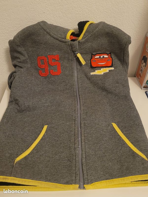 Veste cars 7/8 ans (image 1)