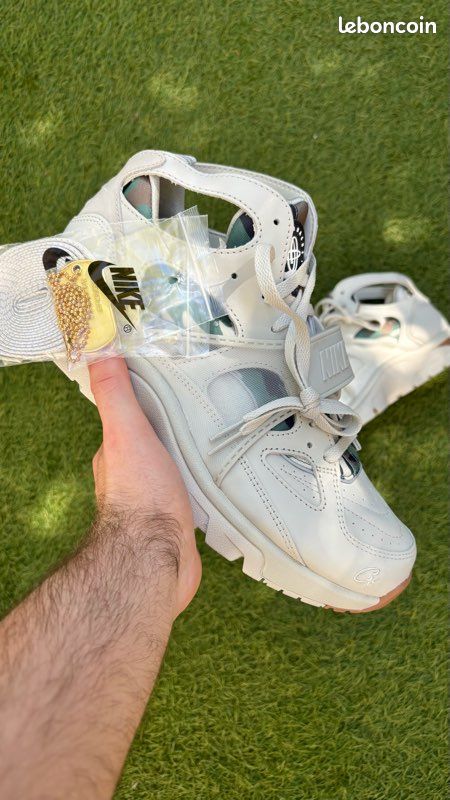 Nike Air Trainer Huarache Corteiz Light Bone chaussures montante