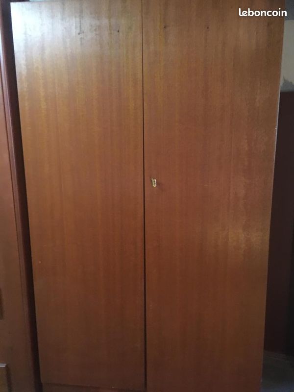 Armoire en bois (image 1)