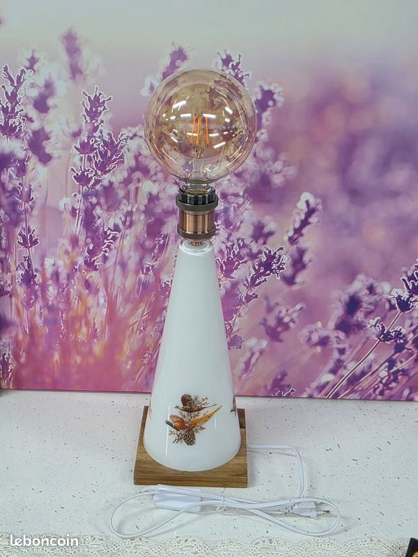 Lampe à poser upcycling cône opaline faisans industriel (image 5)