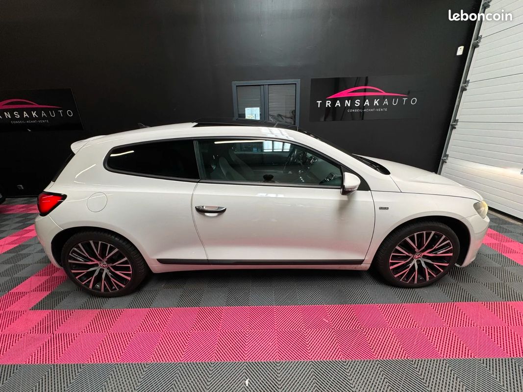 VOLKSWAGEN SCIROCCO LIFE 1.4 TSI 122 cv + TOIT OUVRANT + SIÈGES AV CHAUFFANTS + CLIMATISATION BI-ZONE + RADAR AR (image 2)