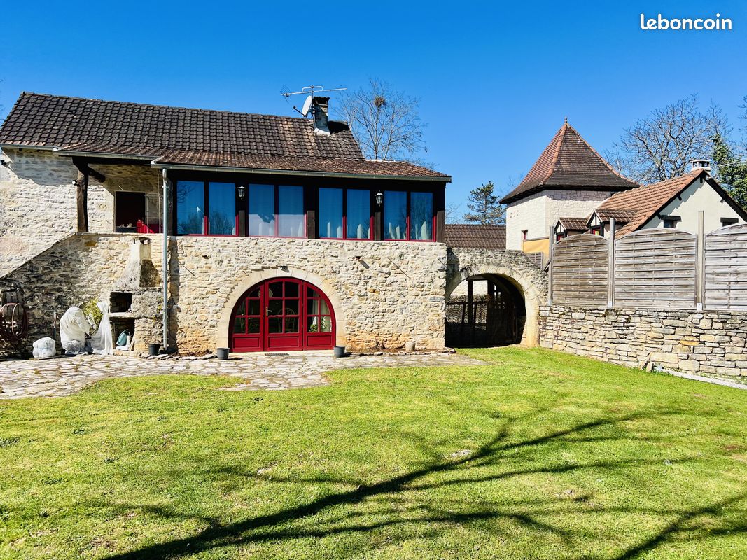 Maison 10 pièces 300 m² · à Salvagnac-Cajarc · 300 m² · 413 000 €