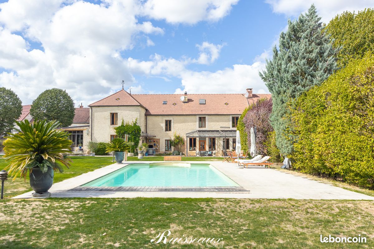 Maison 7 pièces 347 m² · à Villecomte · 347 m² · 1 260 000 €