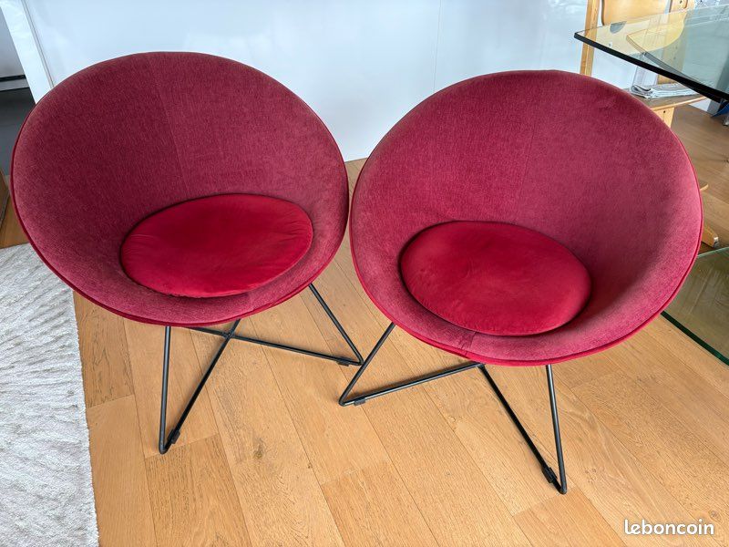 Paire de fauteuils en velours rouge (image 1)
