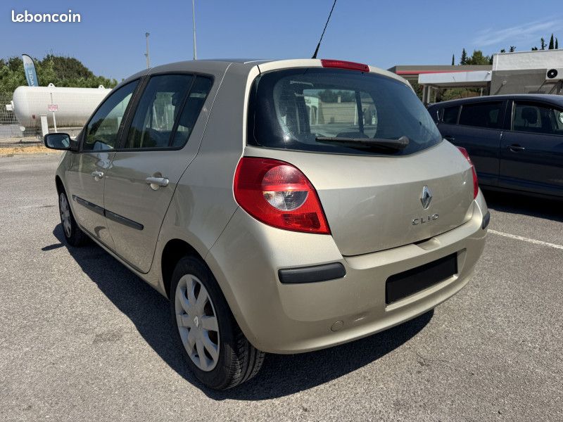 Renault CLIO III 1.5 DCI 85CH DYNAMIQUE 5P (image 6)