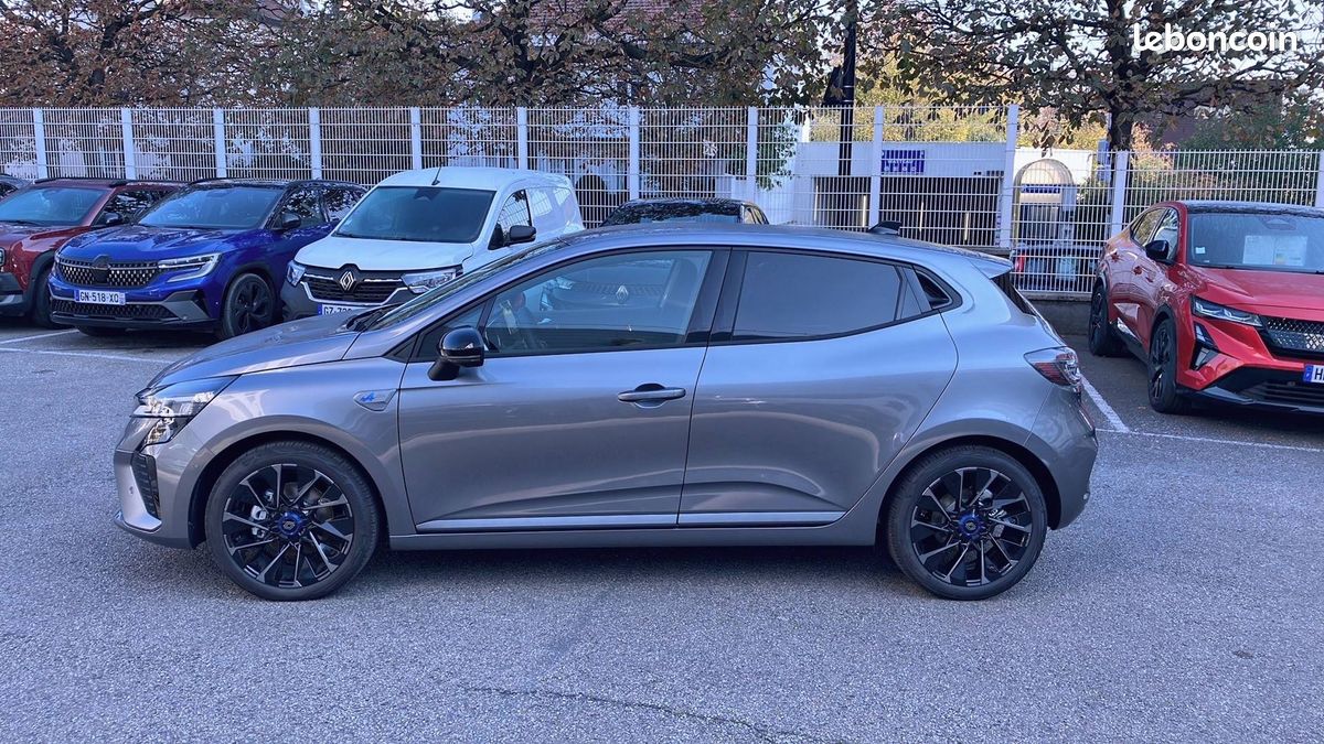 RENAULT CLIO esprit Alpine full hybrid E-Tech 145 (image 8)