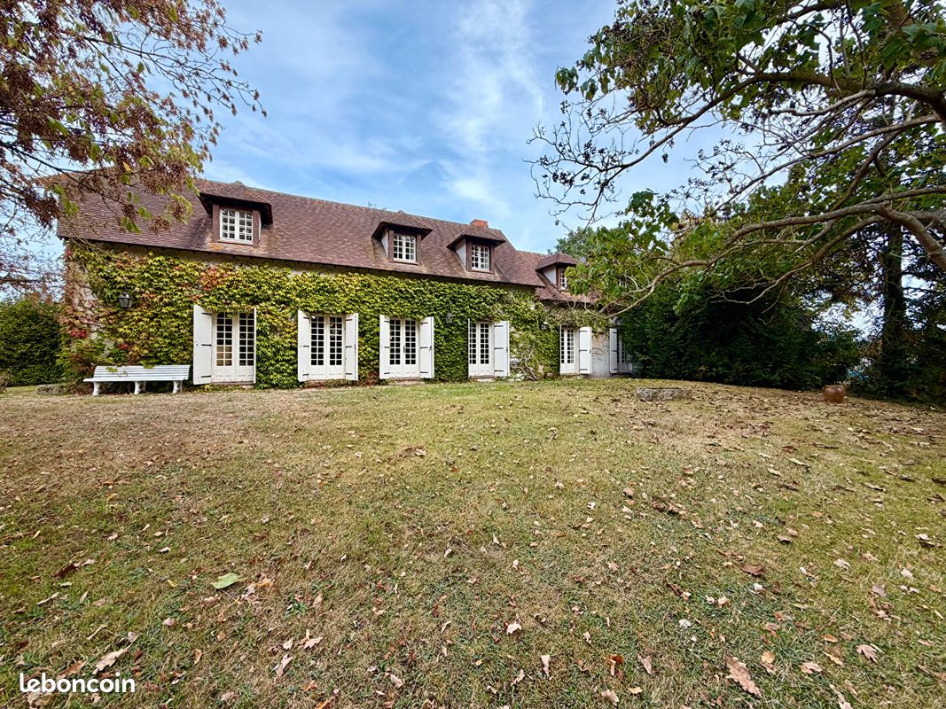 Maison 9 pièces 175 m² · à Mesnils-sur-Iton · 175 m² · 250 000 €