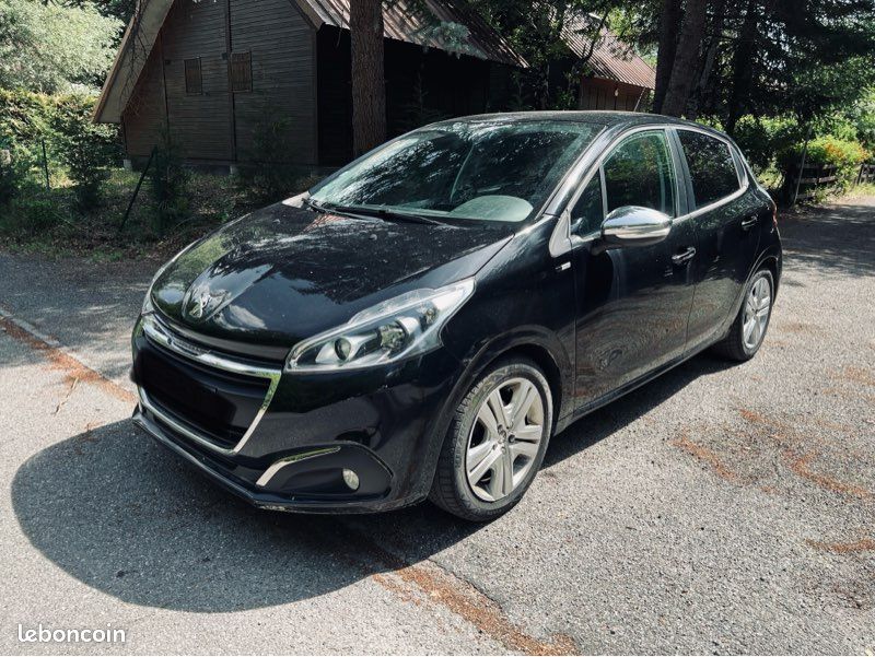 Peugeot 208 - 1.2 PureTech 82ch - 5 Portes - SEULEMENT 46 000 km (image 1)