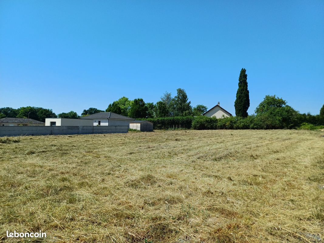Terrain déjà viabilisé - 1000m² · à Espinasse-Vozelle · 60 000 €