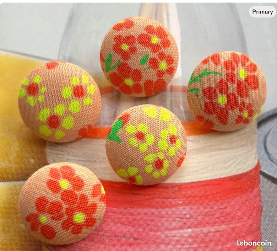 5 Bouton recouvert en tissu Petit Pan fleur orange jaune fluo 1.9 cm (image 1)