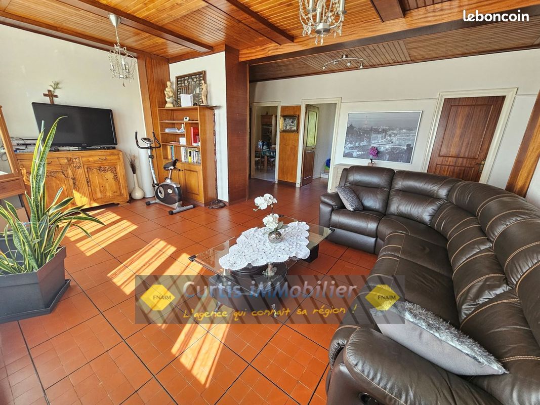 Maison 7 pièces 194 m² · à Saint-Just-Malmont · 194 m² · 259 000 €