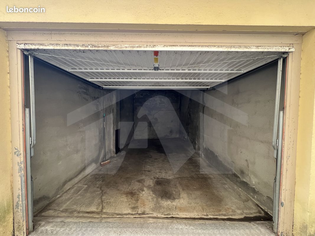 Parking 14 m² · à Grenoble · 14 m² · 91 €/mois