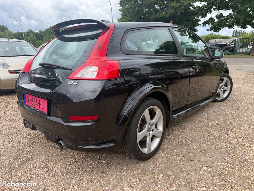 Volvo C30 2.0 D4 177 R-Design CUIR XENONS (image 4)