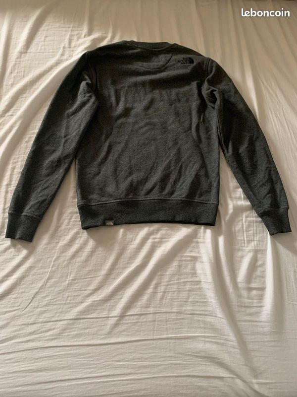 Pull, the north face (image 1)