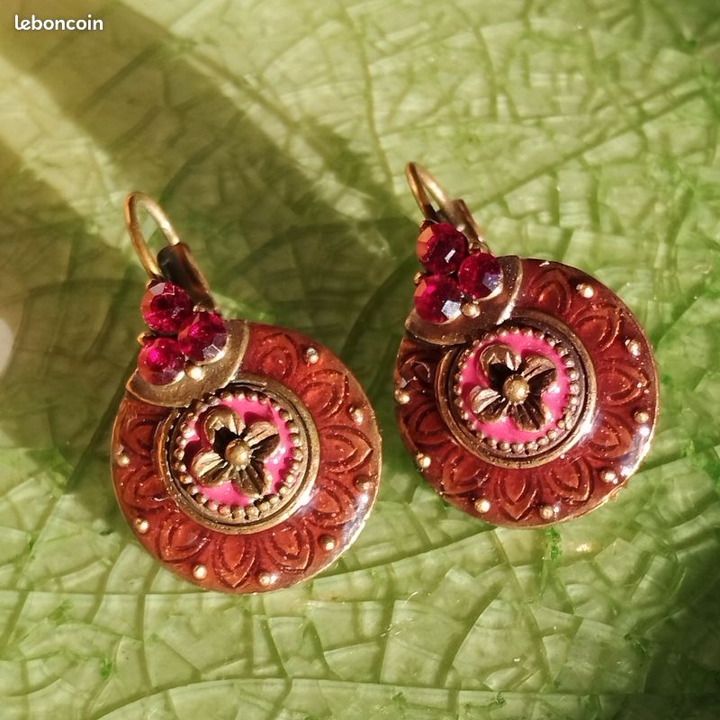 Boucles D'oreilles Dormeuses - Jolies, Occasion, Parfaites Pour Un Look Délicat