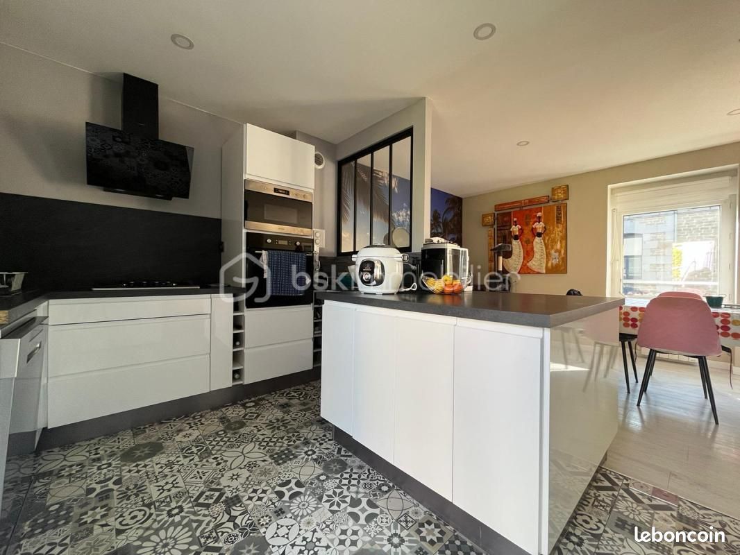 Maison 6 pièces 123 m² · à Saint-Germain-en-Coglès · 123 m² · 230 000 €
