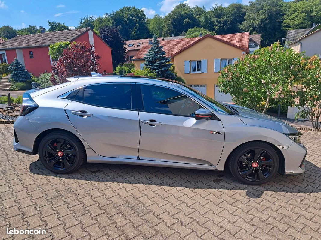 Honda Civic 1.0 126ch boite automatique 44400 km Voitures