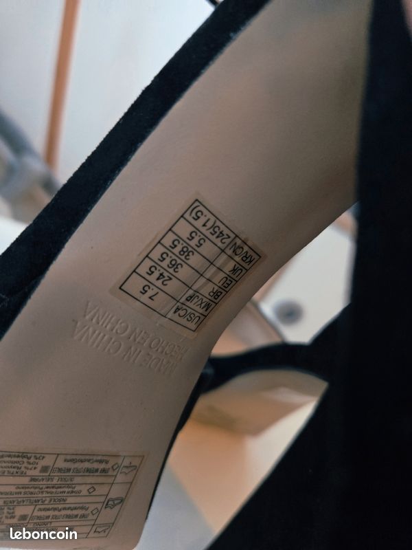 Chaussures à Talons Hauts Forever 21 Pointure 8 (US) - Noir Simili Cuir - Semelle Anti-dérapante - Neuf Sans Boîte