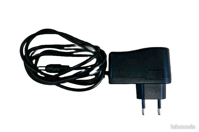 Adpatateur Chargeur Secteur 5v 2.4A Model ZFXPA02400 050 100V-240V 0.4A (image 1)