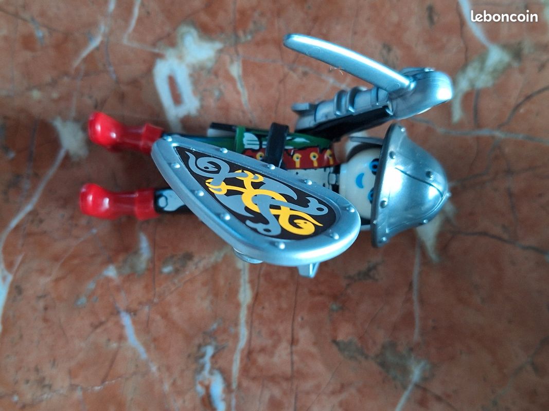 8 figurines + 2 chevaux chacun équipés de protection tête et corps soit 10 (image 10)