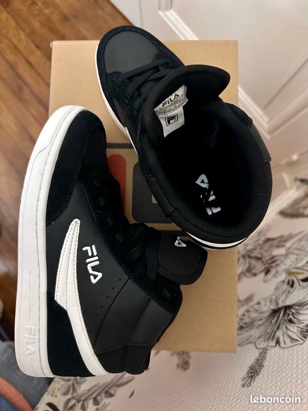 Neuves avec boîte sneakers montantes Fila noires et blanches 36