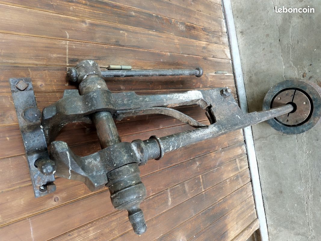 Vends étau sur pieds (image 3)