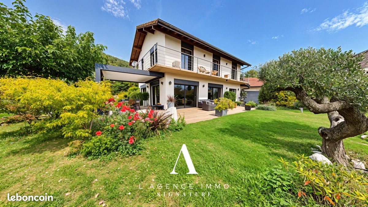 Maison 6 pièces 252 m² · à Crozet · 252 m² · 959 000 €