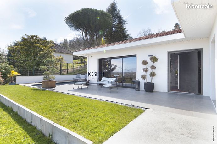 Villa 6 pièces 230 m²