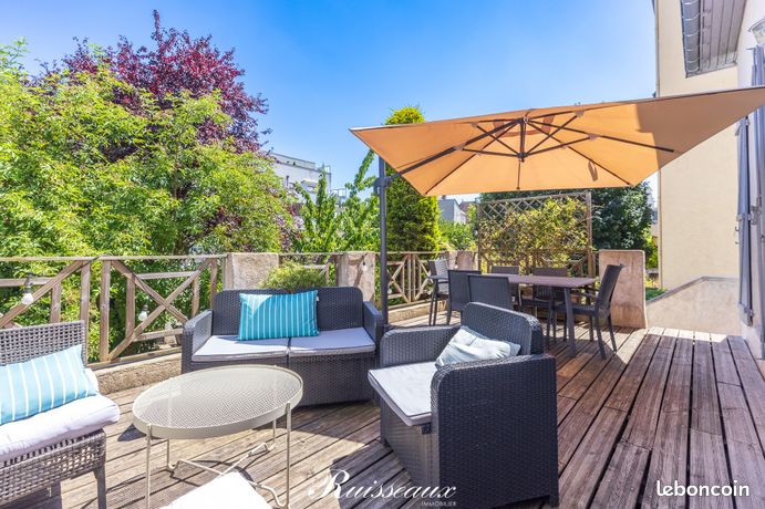 Maison 12 pièces 242 m² — 2