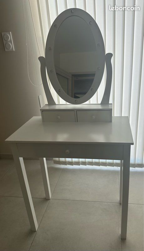 Coiffeuse avec miroir et led (image 1)