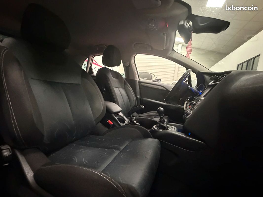 Citroën C4 1.6 HDI / ATTELAGE / CLIMATISATION (image 19)