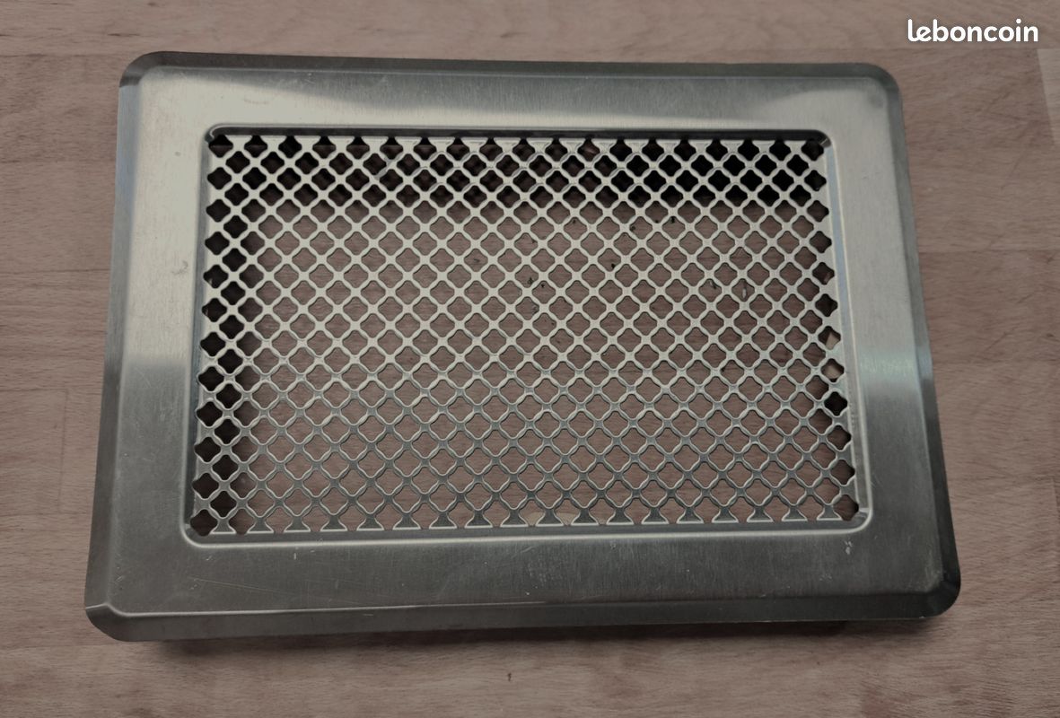 Grille D'aération FEPRE à Fixer Et Clipser - Encadrement Simple Et Pratique