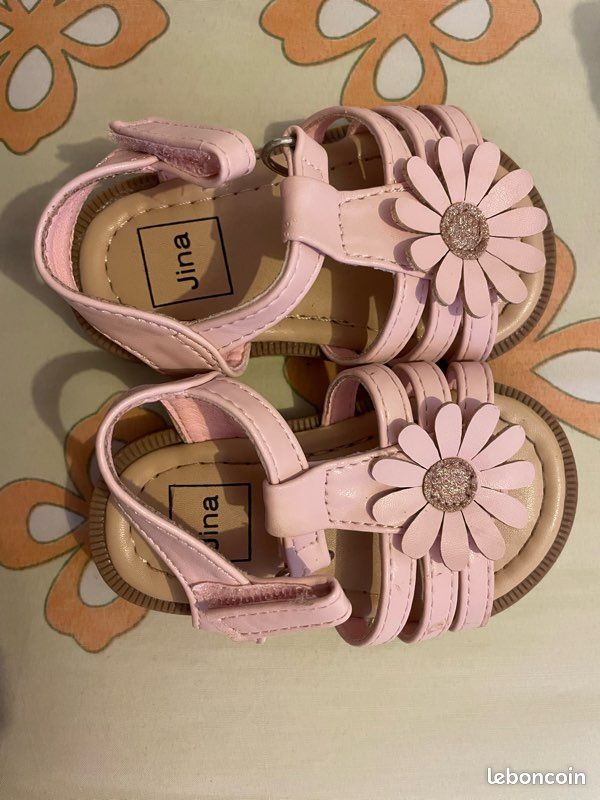 Chaussures taille 19 (image 1)