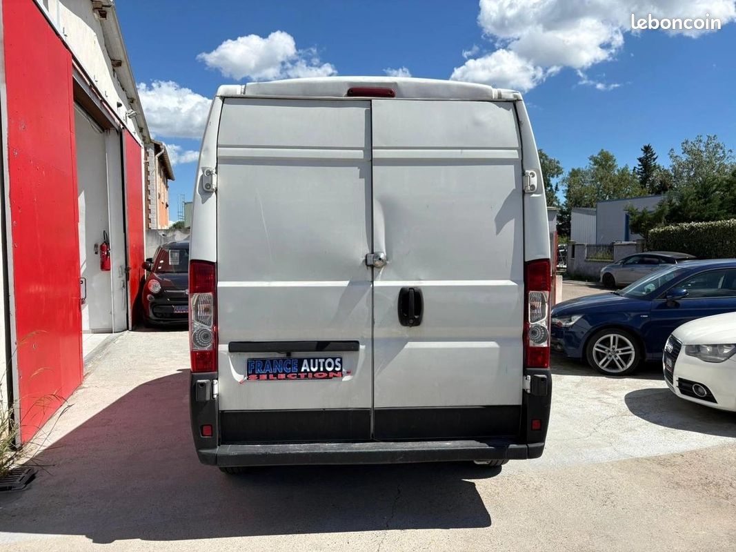 Peugeot Boxer 2.2L HDI 101 CHEV DIESEL - ÉNORMEMENT DE RANGEMENTS | RÉVISÉE-GARANTIE DE 12 MOIS (image 6)