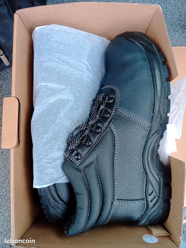Chaussures de sécurité neuf p 43 (image 1)