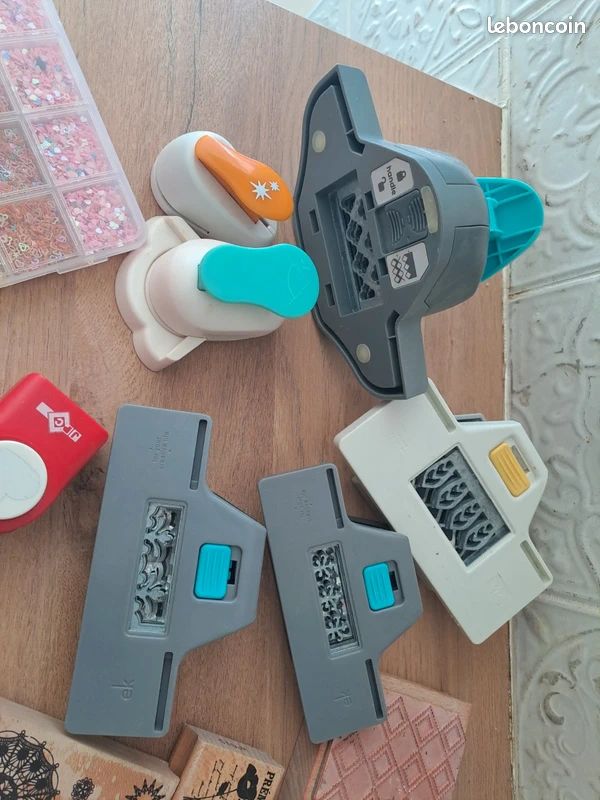 🎨✨ Gros lot de matériel de scrapbooking – Tampons & perforatrices ✨🎨 (image 7)