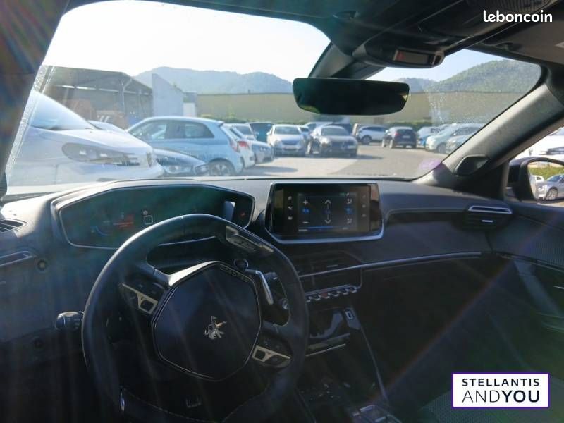 Peugeot 2008 PureTech 130 S&S EAT8 GT (image 2)
