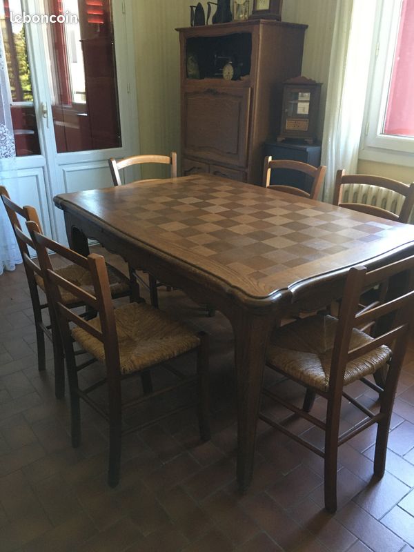 Table de salle à manger avce chaises (image 1)