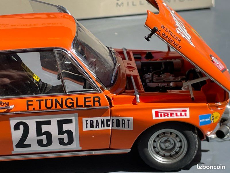 Miniature BMW 2002 #255 - Rallye Monte-Carlo 1973 - Équipage Stiller/Wagener - Ixo 1/18