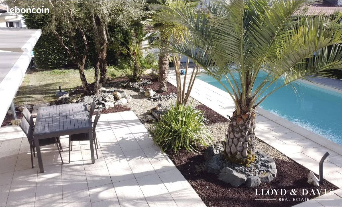 Maison 8 pièces 203 m² · à Saint-Jean-d'Illac · 203 m² · 695 000 €