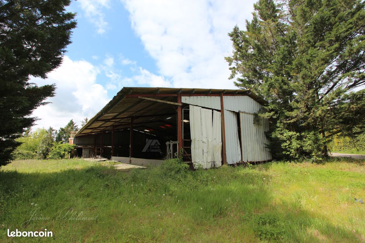 Terrain 2063 m² · à Saint-Marc-la-Lande · 2 063 m² · 38 000 €