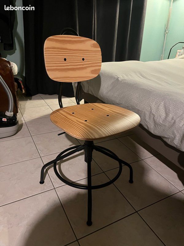 Chaise style industriel (image 1)