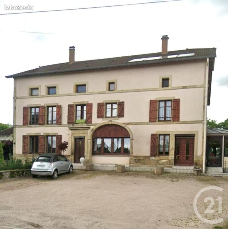 Maison 10 pièces 365 m² · à Girecourt-sur-Durbion · 365 m² · 219 900 €