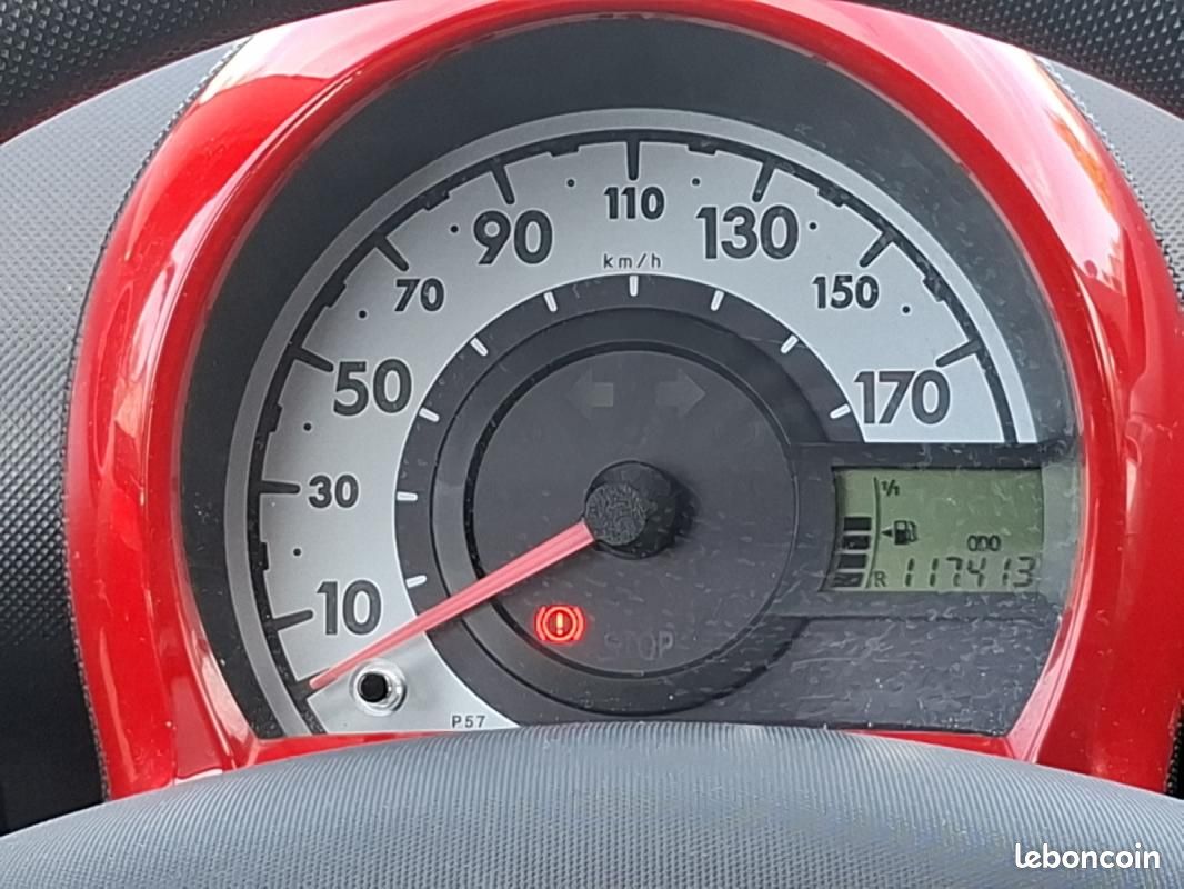 Peugeot 107 1.0 70 ch Serie-64 /Entretien complet (image 17)