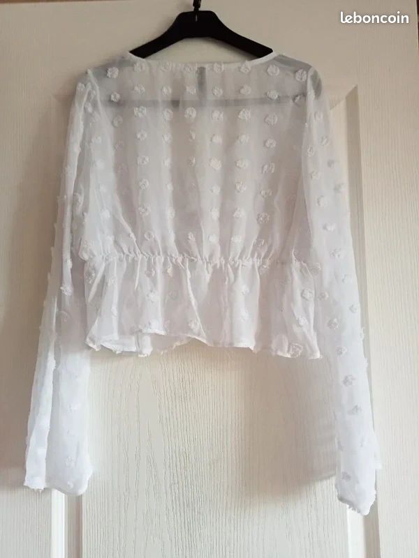 Lot d'un haut blanc et d'un polo court kaibi taille 38 (image 3)
