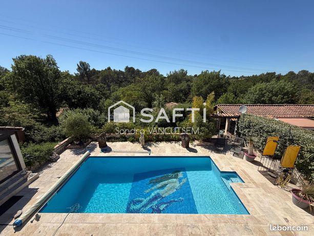 Propriété 7 pièces 238 m²