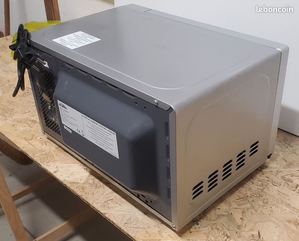 Micro onde VALBERG 700W Très bon état (image 3)